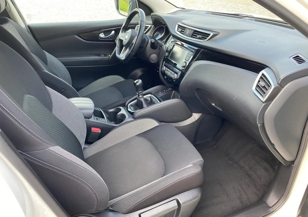 Nissan Qashqai cena 76999 przebieg: 125000, rok produkcji 2019 z Pabianice małe 704